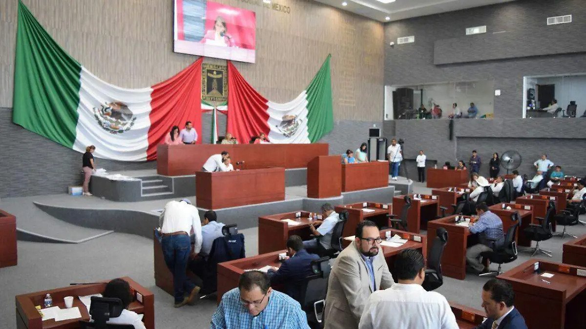 Sesión en el Congreso del Estado